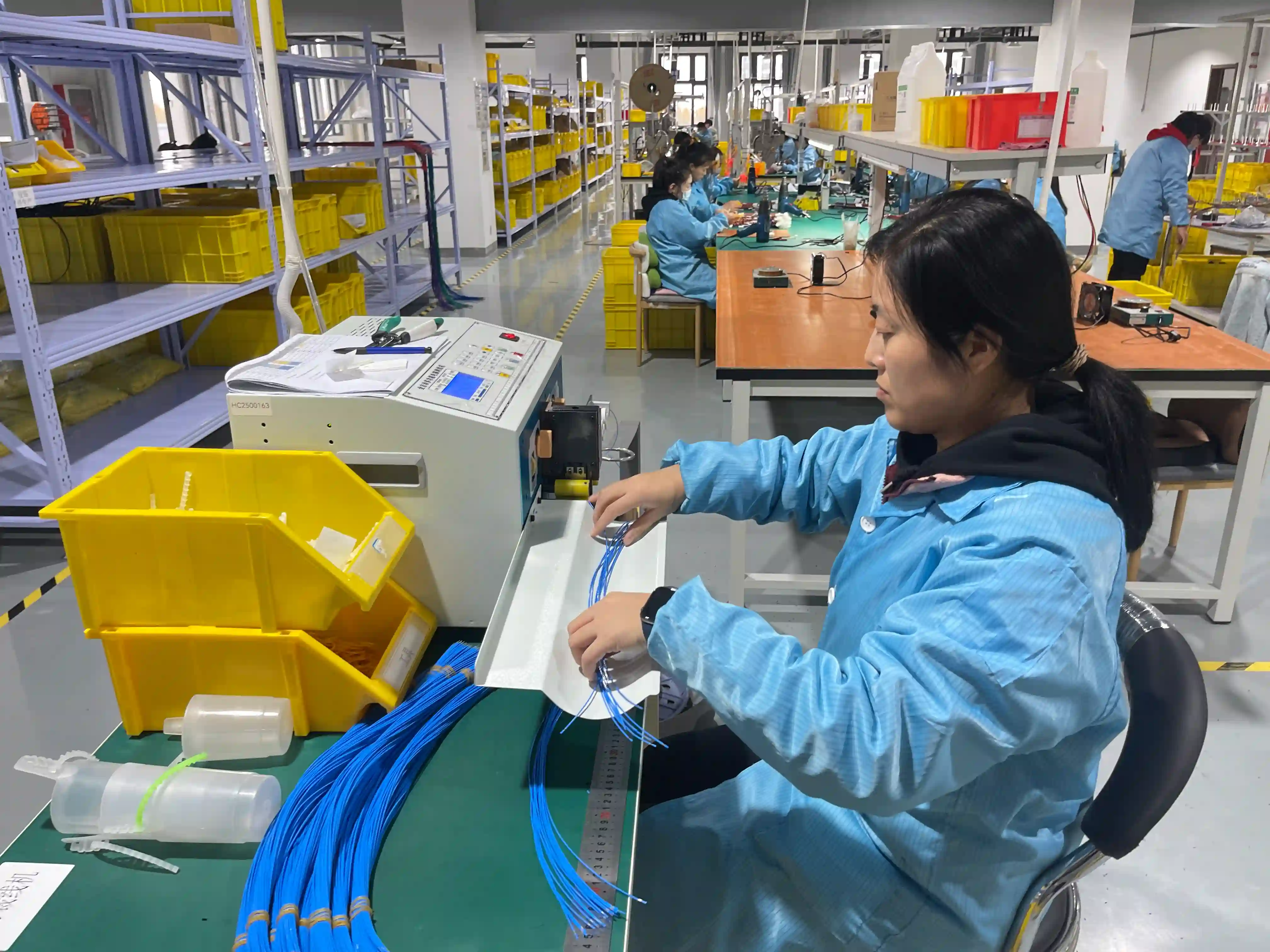 Wire Cutting e Stripping: Tolerancias, Setup e Controle de Processo sem Retrabalho